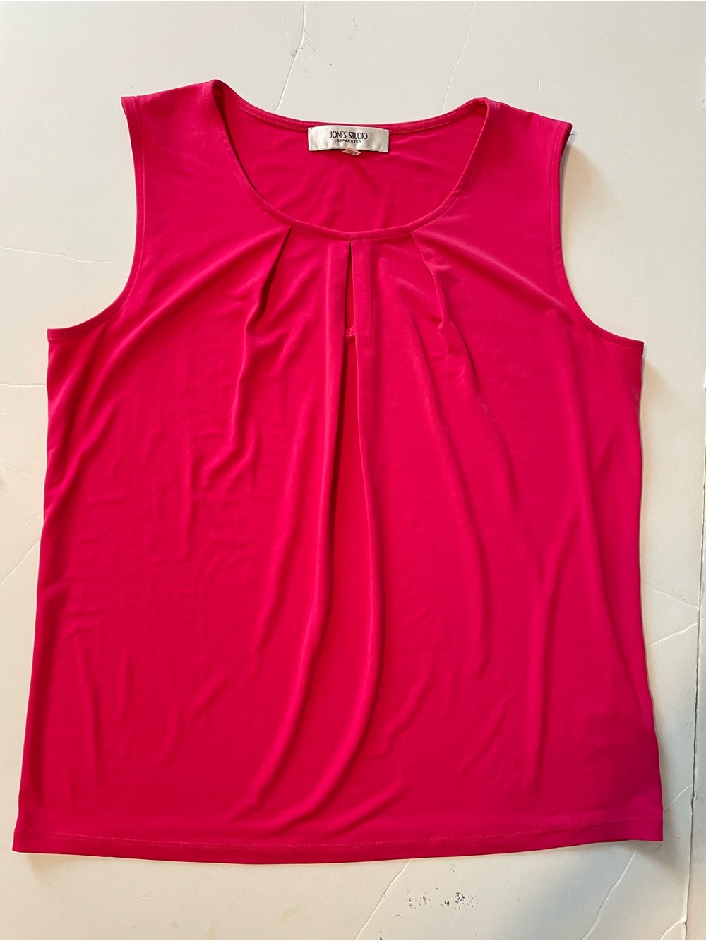 Jones Studio Bright Fuchsia Sleeveless Pleated Front Women’s M Tank Top